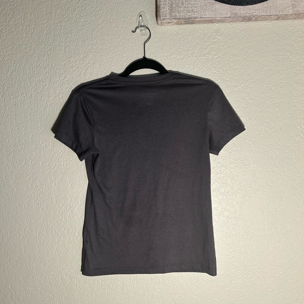 Nike ☀️Women's Ash Gray V-Neck Top with Yellow Logo - Picture 3 of 3